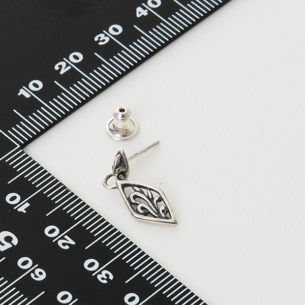 シルバースタッドピアス