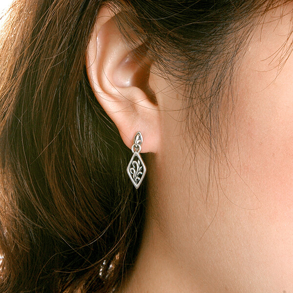 シルバースタッドピアス