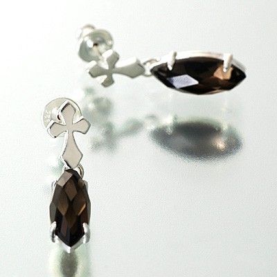 シルバースタッドピアス