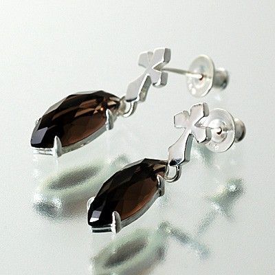 シルバースタッドピアス