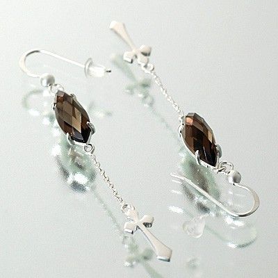 シルバースタッドピアス