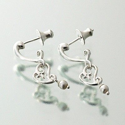 シルバースタッドピアス