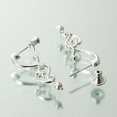 シルバースタッドピアス