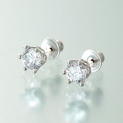 シルバースタッドピアス