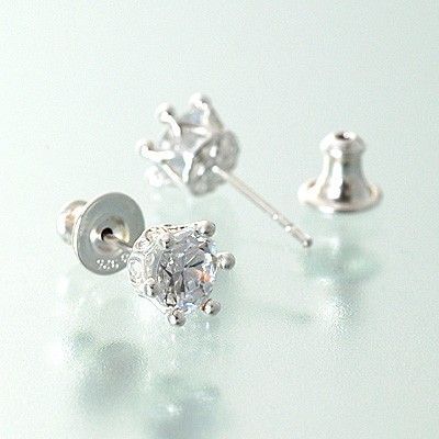 シルバースタッドピアス