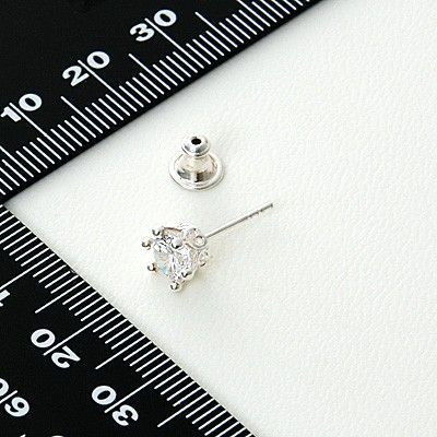 シルバースタッドピアス