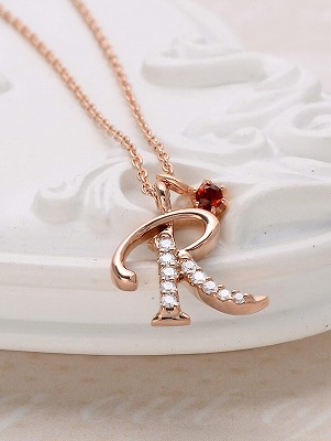 イニシャルネックレス