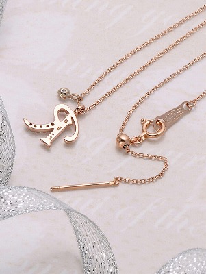 イニシャルネックレス