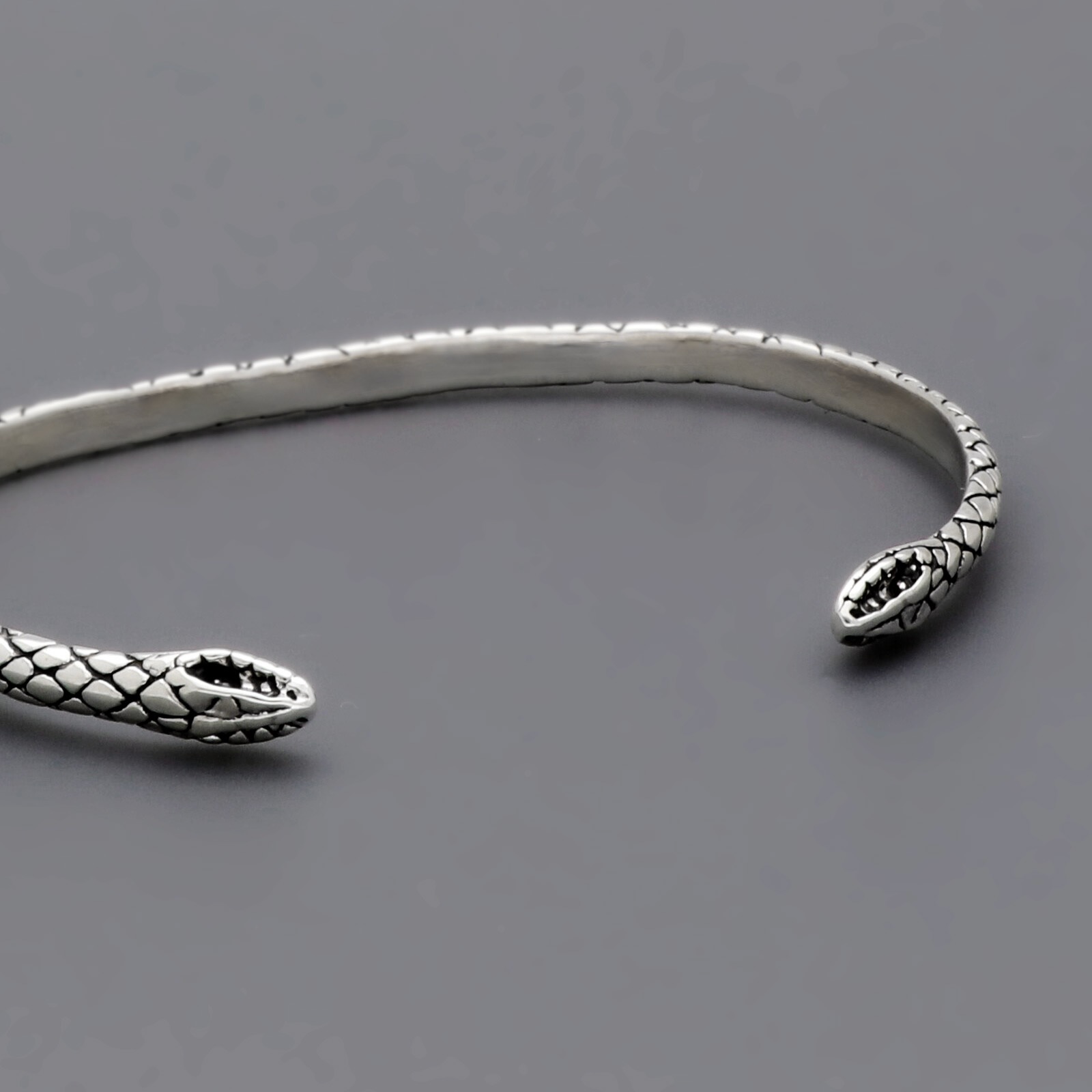 シルバーバングル