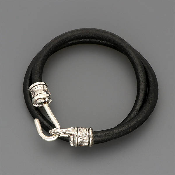 レザーブレスレット