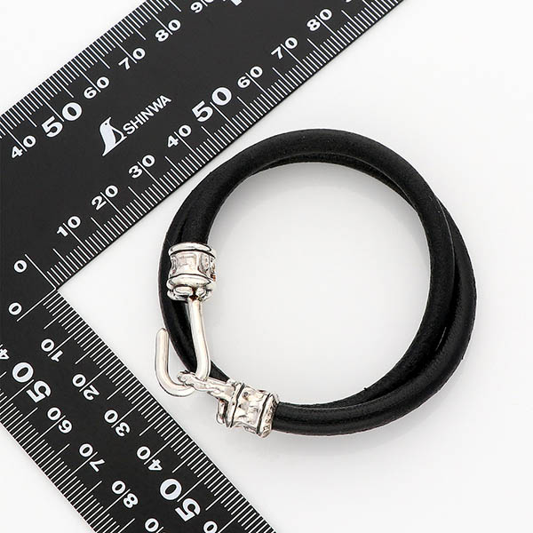 レザーブレスレット