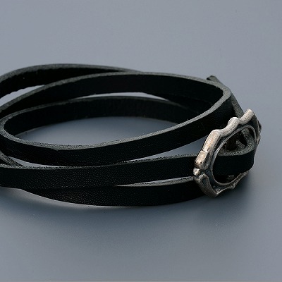 レザーブレスレット