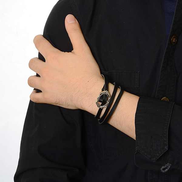 レザーブレスレット