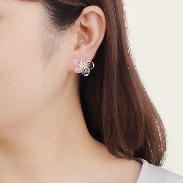 ガラススタッドピアス