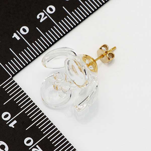 ガラススタッドピアス