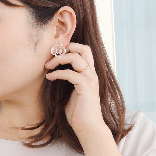 ガラススタッドピアス