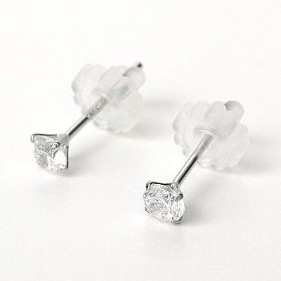 ホワイトゴールドスタッドピアス