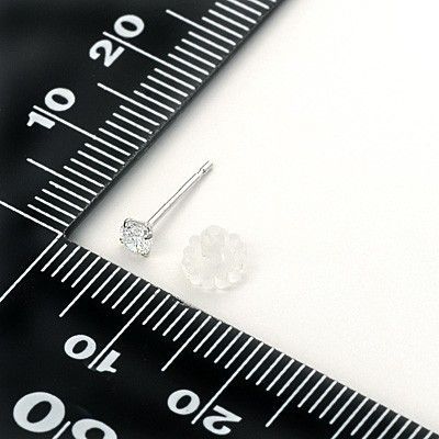 ホワイトゴールドスタッドピアス