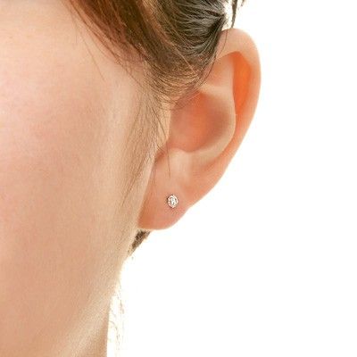 ホワイトゴールドスタッドピアス