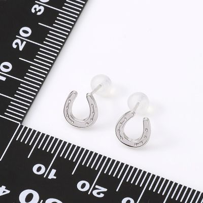 ホワイトゴールドスタッドピアス