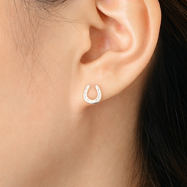 ホワイトゴールドスタッドピアス