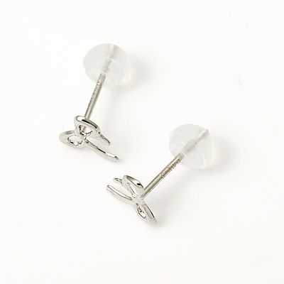 ホワイトゴールドスタッドピアス