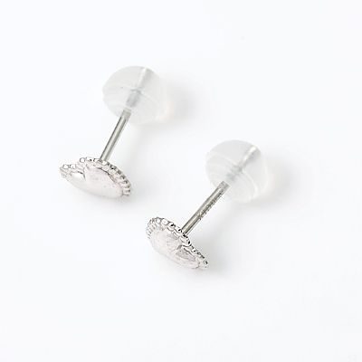 ホワイトゴールドスタッドピアス