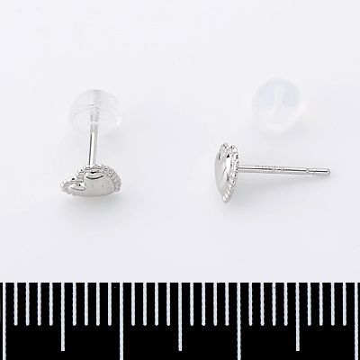 ホワイトゴールドスタッドピアス