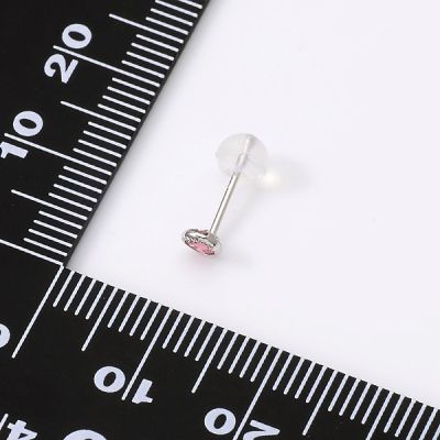 ホワイトゴールドスタッドピアス