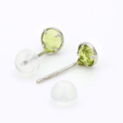 ホワイトゴールドスタッドピアス