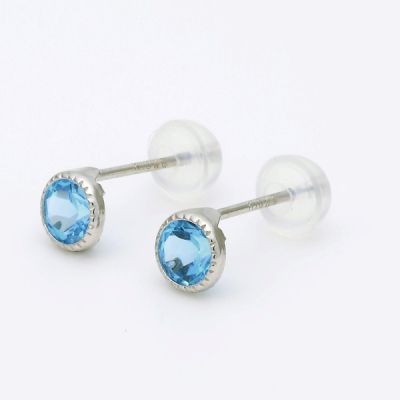 ホワイトゴールドスタッドピアス