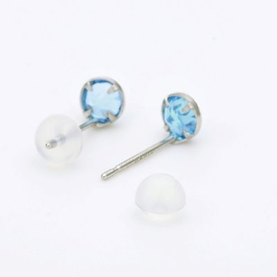 ホワイトゴールドスタッドピアス