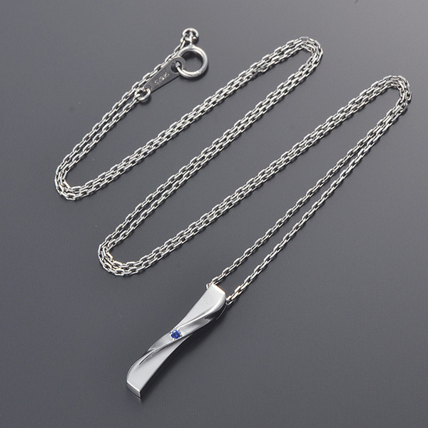 シルバーネックレス