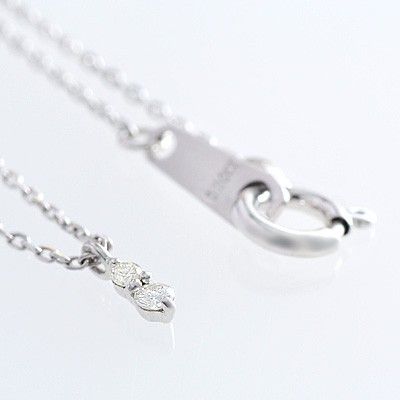 ホワイトゴールドネックレス