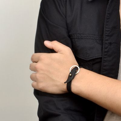 レザーブレスレット