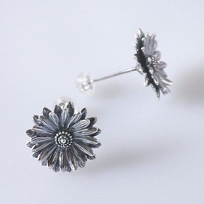 シルバースタッドピアス