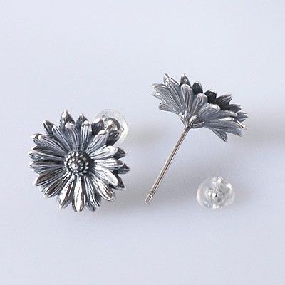 シルバースタッドピアス