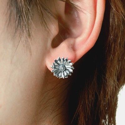 シルバースタッドピアス