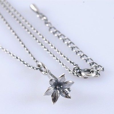 シルバーネックレス