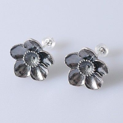 シルバースタッドピアス