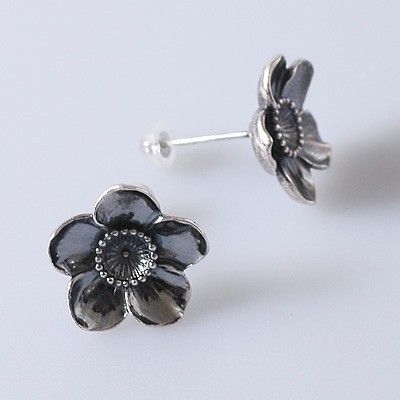 シルバースタッドピアス