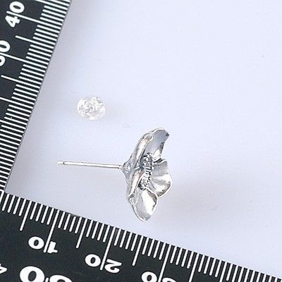 シルバースタッドピアス