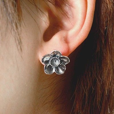 シルバースタッドピアス