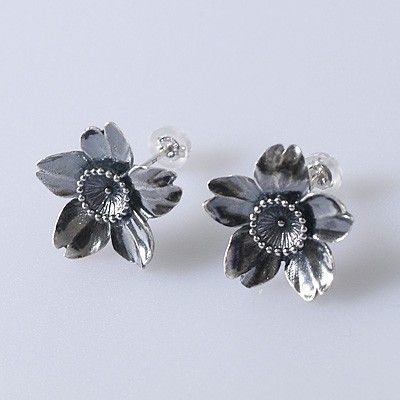 シルバースタッドピアス