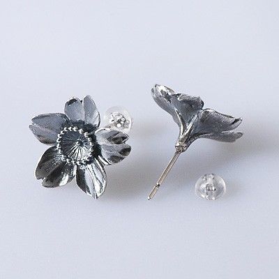 シルバースタッドピアス