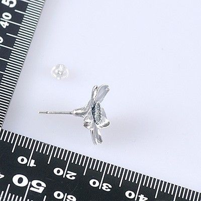 シルバースタッドピアス