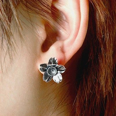 シルバースタッドピアス