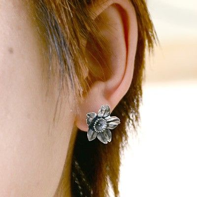 シルバースタッドピアス
