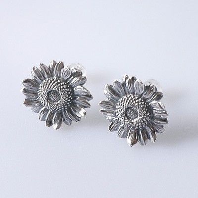 シルバースタッドピアス