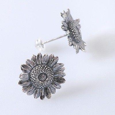 シルバースタッドピアス